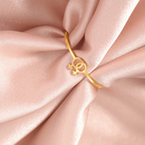 Bague lesbienne double Vénus or portée, bijou féminin délicat avec symbole lesbien