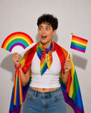 Kit Pride complet avec drapeau, éventail, foulard, chouchou et petit drapeau LGBT
