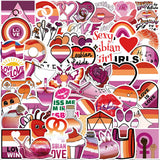 Image montrant un grand ensemble de stickers lesbien disposés ensemble, avec de nombreux motifs colorés inspirés du drapeau lesbien sur fond clair.