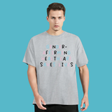 T-shirt unisexe gris clair avec message “Gender-Affirming Healthcare Saves Lives” en couleurs du drapeau trans.